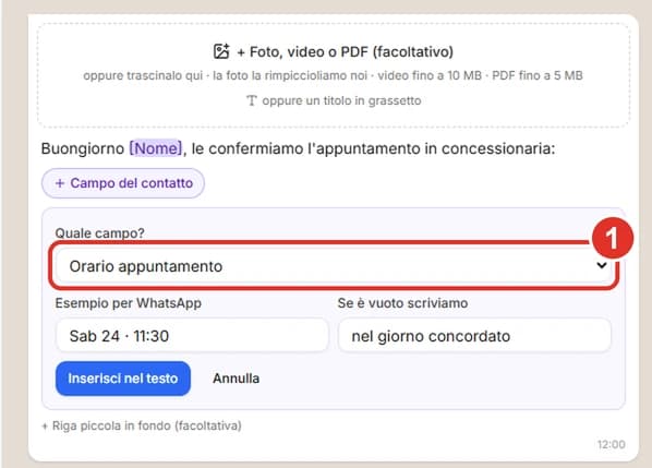 Bolla del messaggio con il testo Buongiorno [Nome], le confermiamo l'appuntamento in concessionaria. Sotto, il riquadro aperto da + Campo del contatto: il menu Quale campo? impostato su Orario appuntamento, cerchiato con il numero 1; poi Esempio per WhatsApp (Sab 24 · 11:30), Se è vuoto scriviamo (nel giorno concordato) e il pulsante Inserisci nel testo.